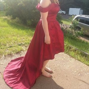 RED HIGH-LOW PROM DRESS